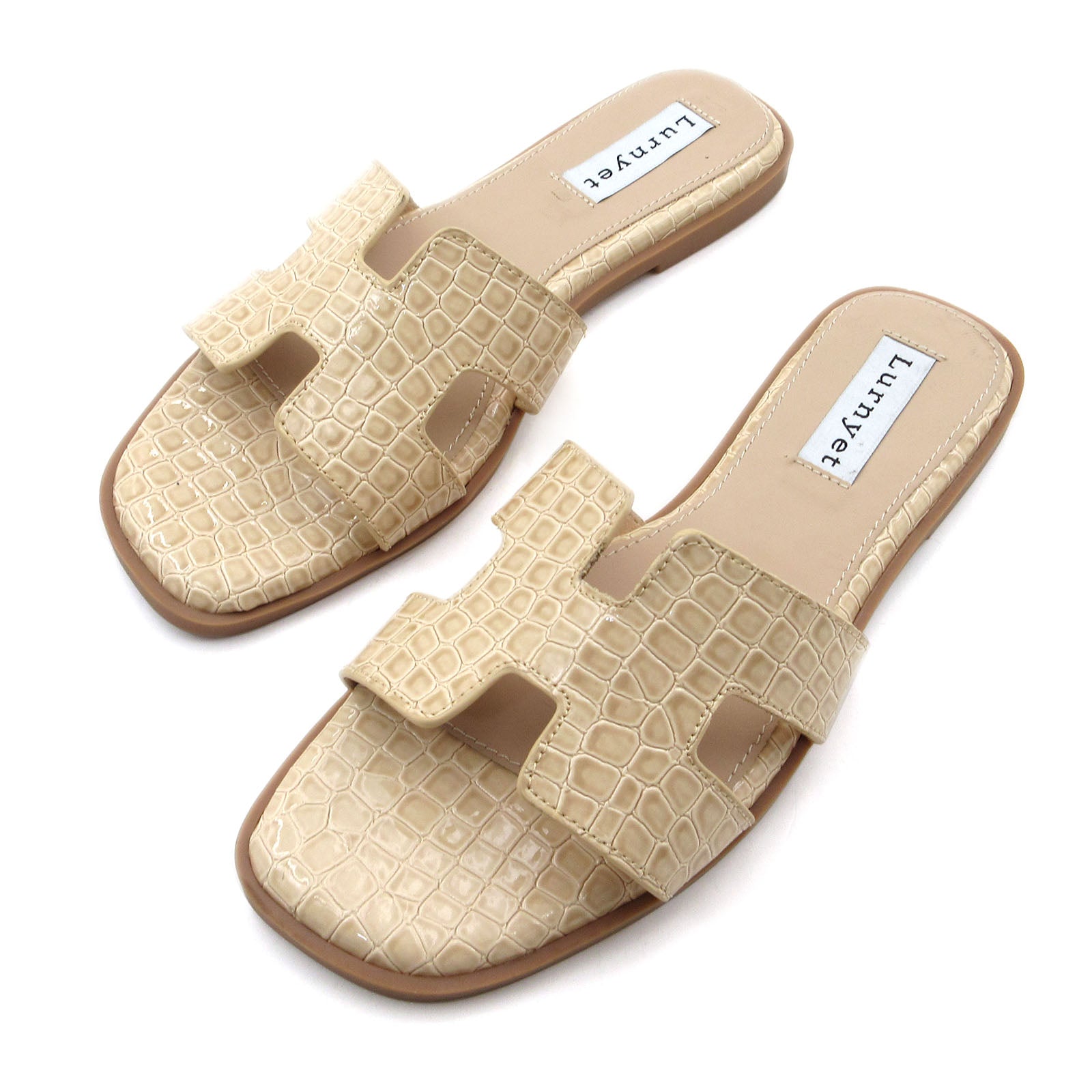 Women Cushioned Patent Rock Pattern Flat Sandals