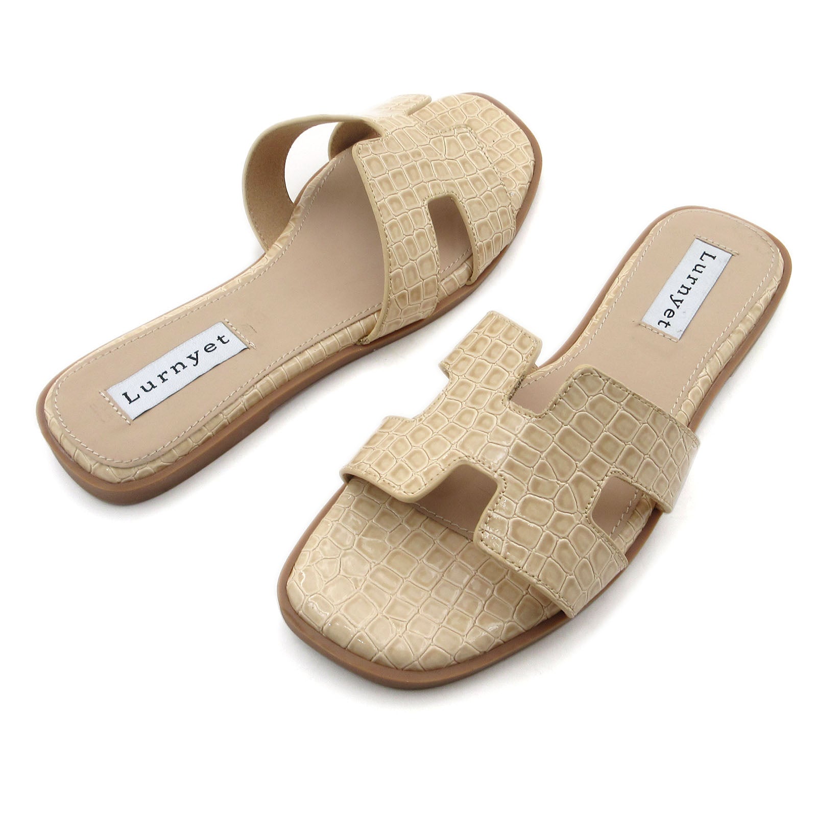 Women Cushioned Patent Rock Pattern Flat Sandals