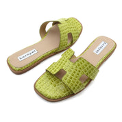Women Cushioned Patent Rock Pattern Flat Sandals