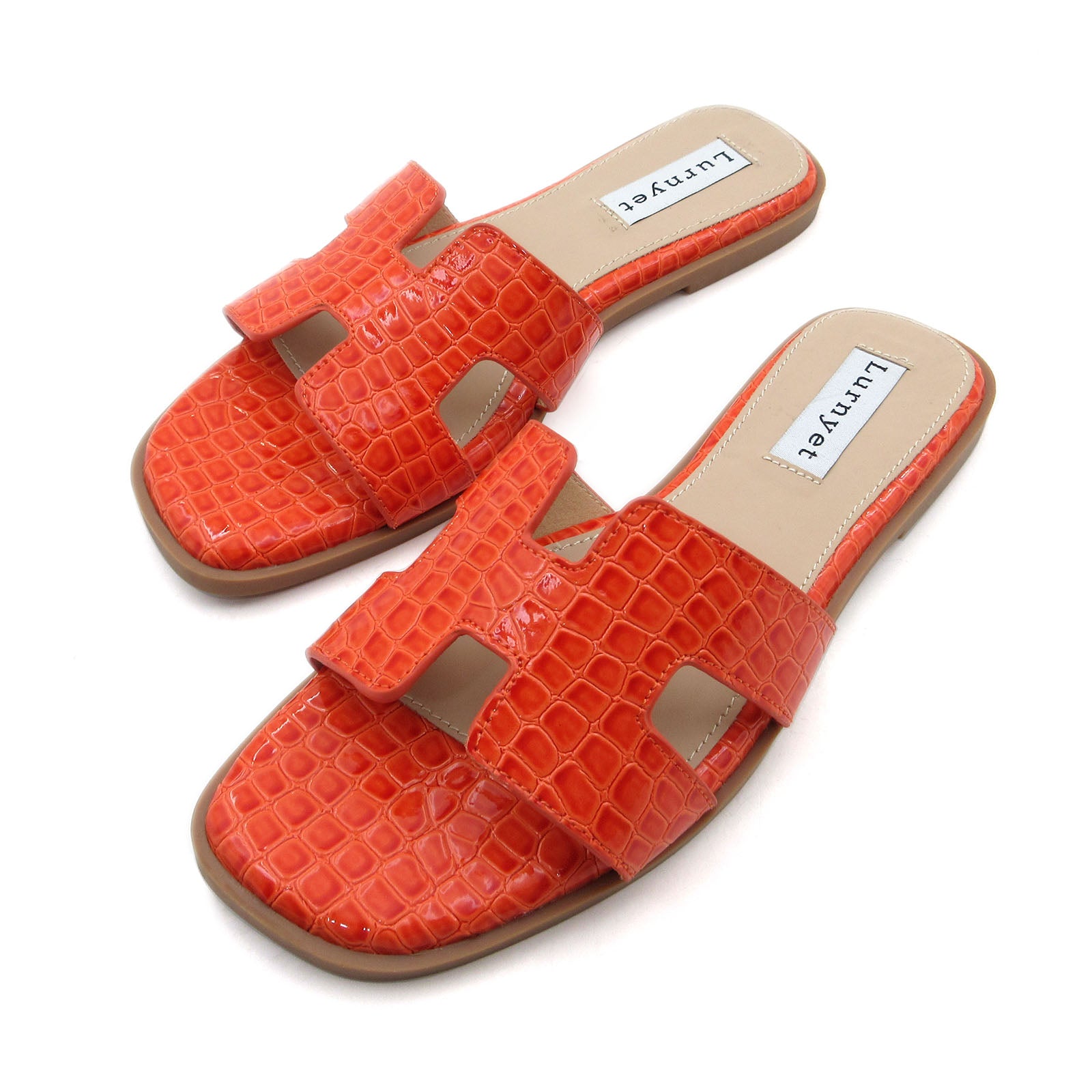 Women Cushioned Patent Rock Pattern Flat Sandals