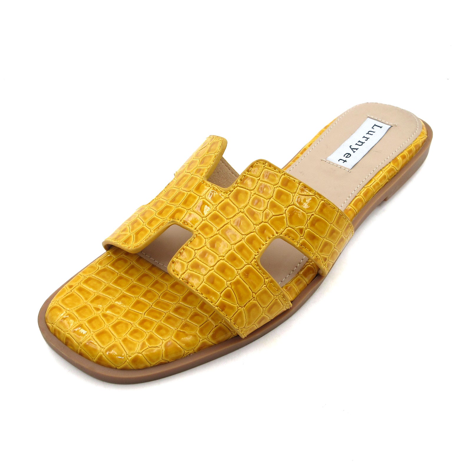 Women Cushioned Patent Rock Pattern Flat Sandals