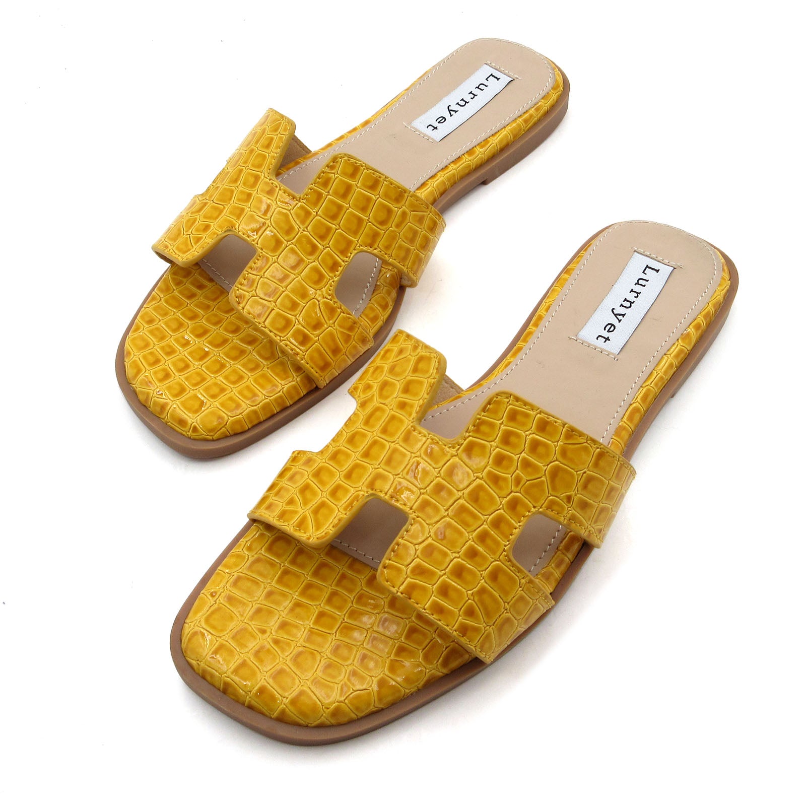 Women Cushioned Patent Rock Pattern Flat Sandals