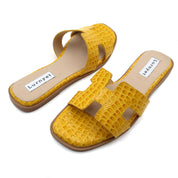 Women Cushioned Patent Rock Pattern Flat Sandals
