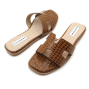 Women Cushioned Patent Rock Pattern Flat Sandals