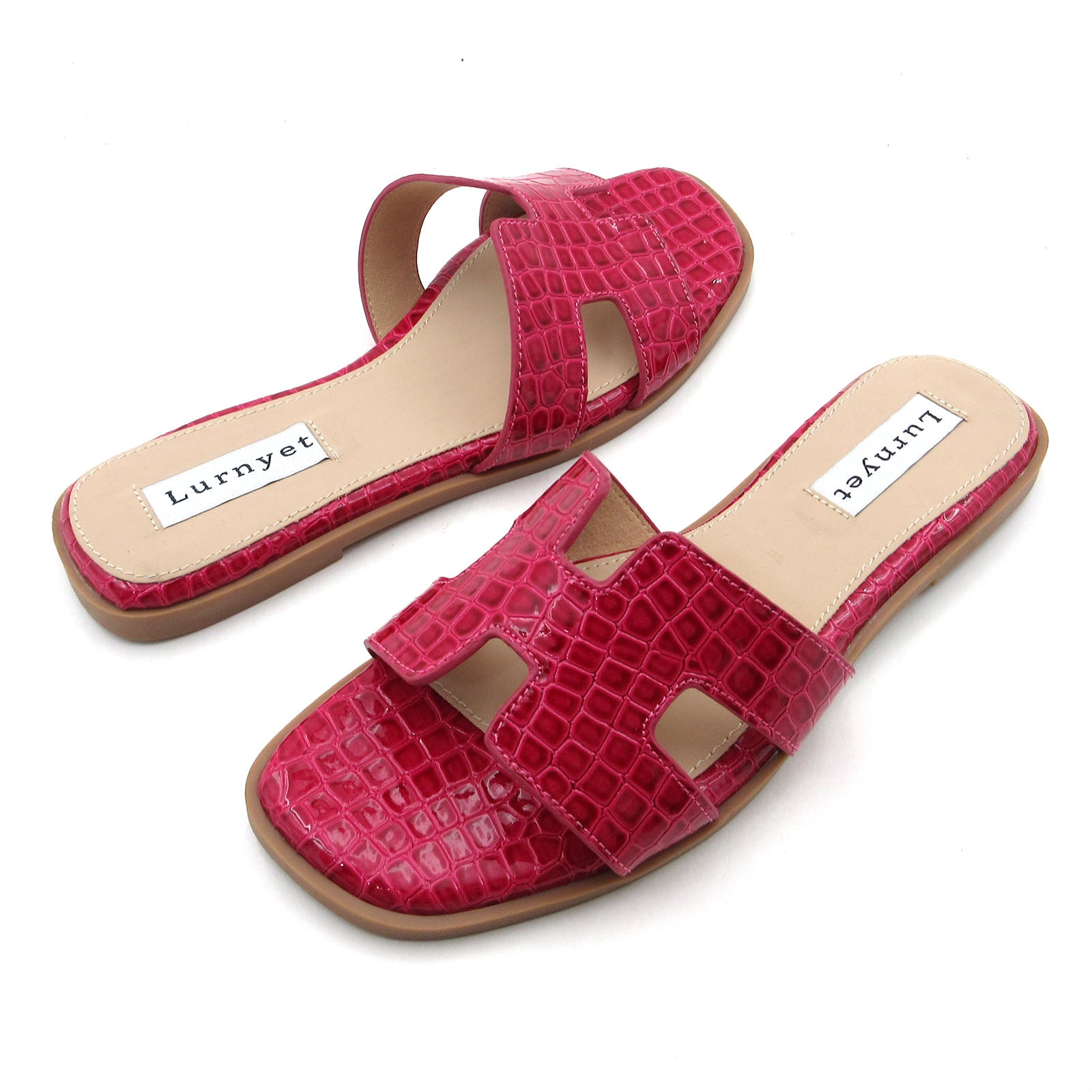 Women Cushioned Patent Rock Pattern Flat Sandals