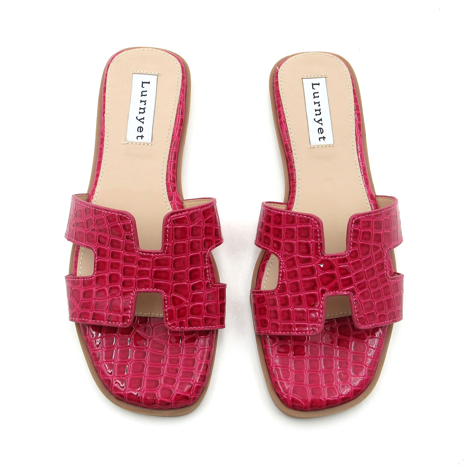 Women Cushioned Patent Rock Pattern Flat Sandals