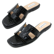 Women Cushioned Patent Rock Pattern Flat Sandals