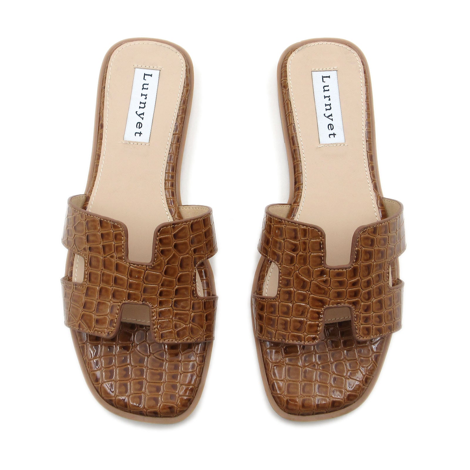 Women Cushioned Patent Rock Pattern Flat Sandals