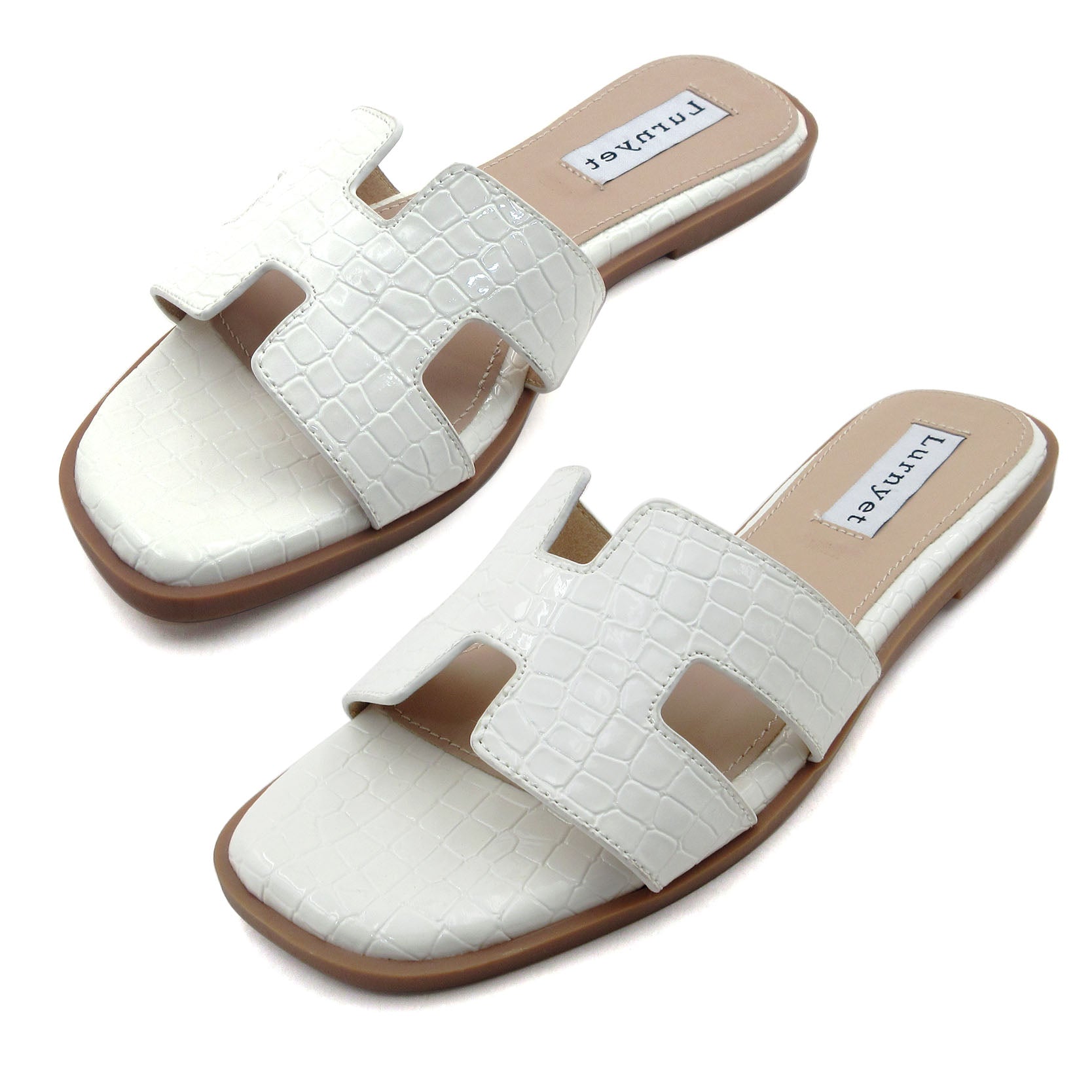 Women Cushioned Patent Rock Pattern Flat Sandals