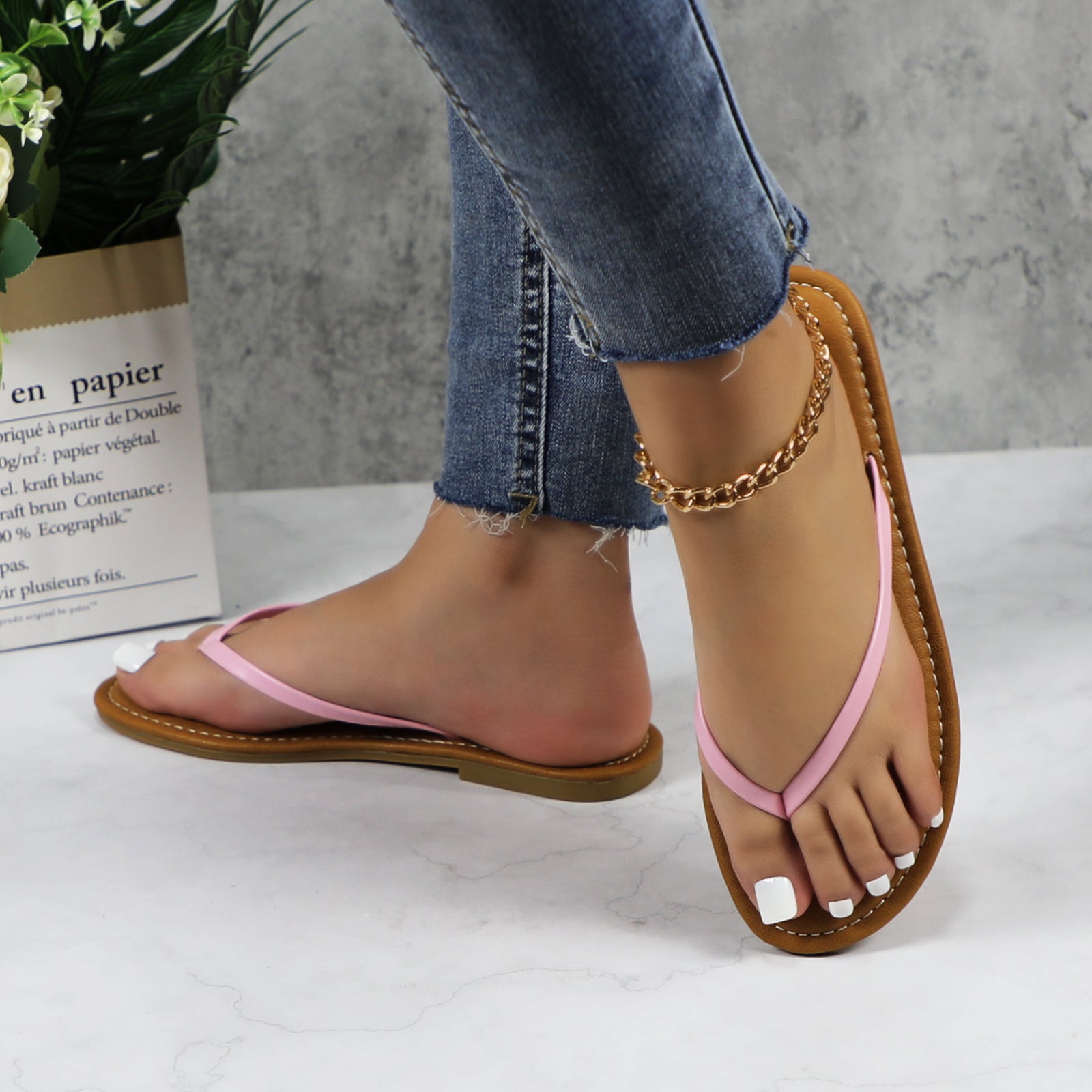 Lurnyet Women Comfor Cushion Thong Flat Sandal